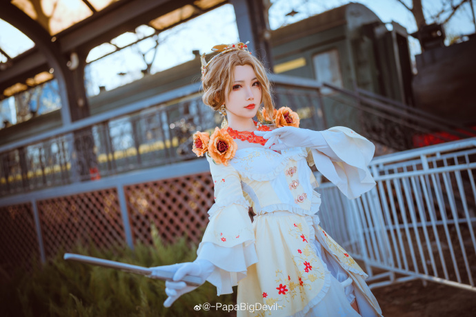 《第五人格》紅夫人cos，魅力怡人，氣質出眾美到心坎里