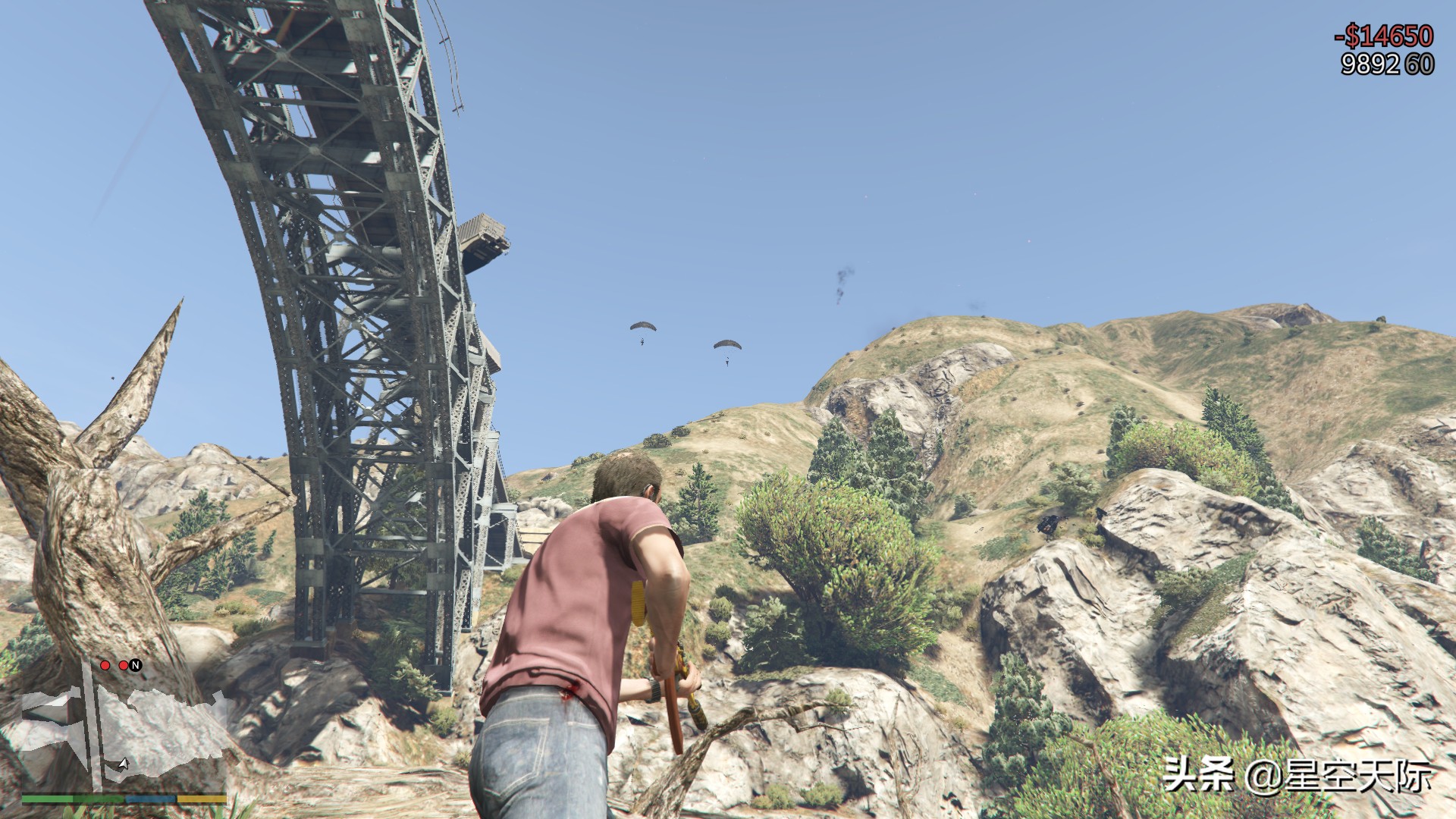 GTA5：任務讓崔佛開摩托車衝上火車，任務有點難，小星失敗好幾次