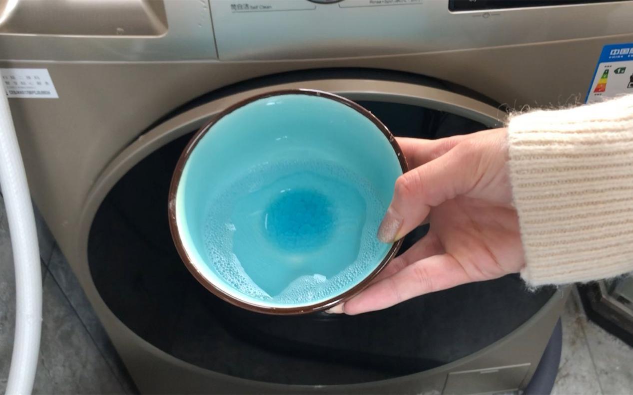 洗衣機3個月不清潔，衣服越洗越臟，一碗水徹底清潔洗衣機